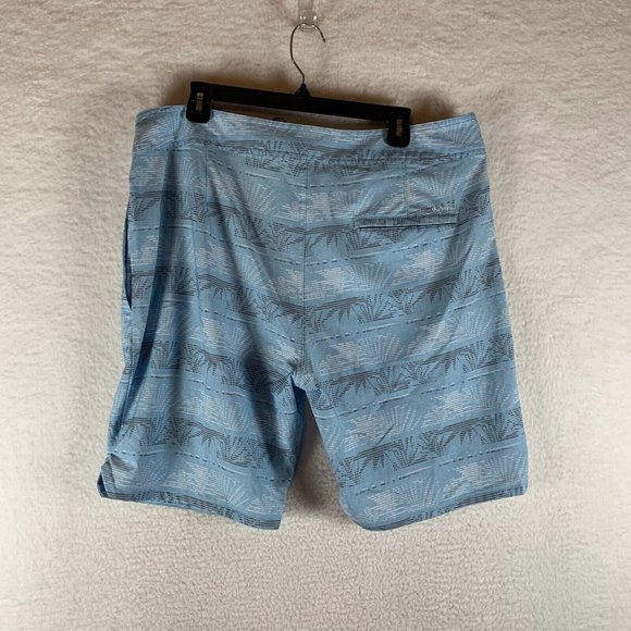 Travis Mathew Board Shorts Men's 38 Blue Stretch Tropical Striped Mid Rise 8616 - Picture 2 of 8